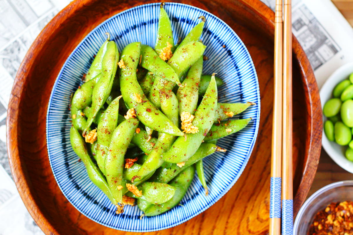 Edamame mit Chilioel und Knoblauchflocken Titelbild