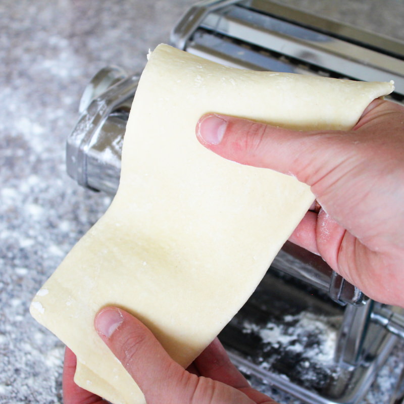 Ramen Nudeln selber machen mit Ei Schritt 9 Teig ausrollen