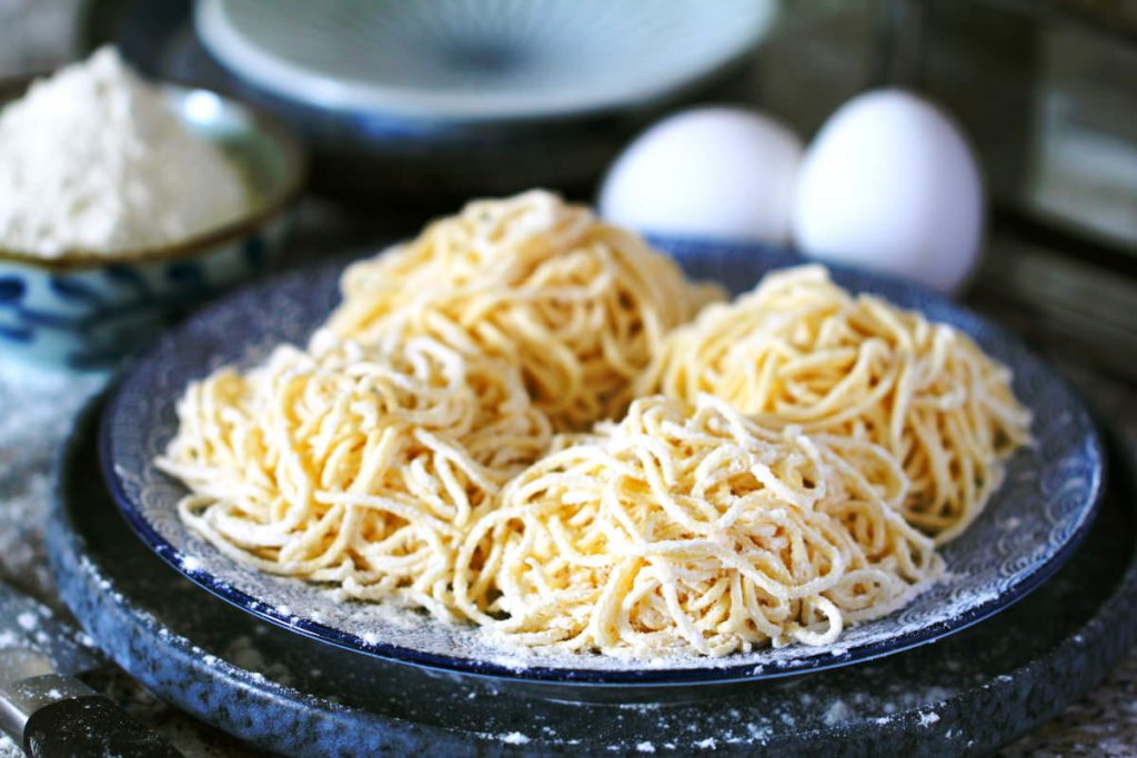 Ramen Nudeln selber machen mit Ei Titelbild